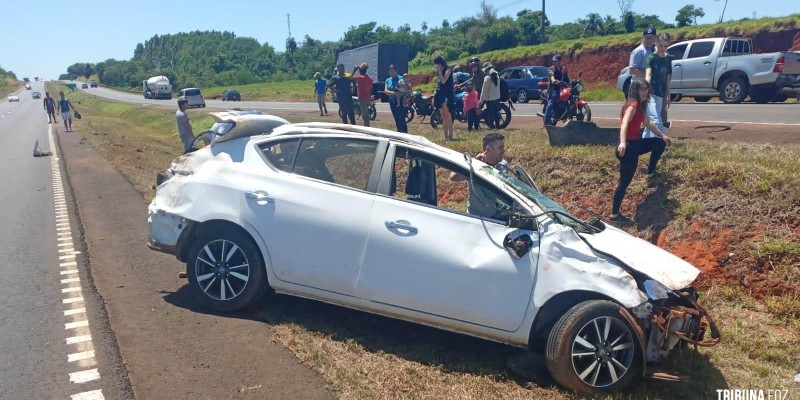 Brasileiro capota veículo na Ruta PY-02 no Paraguai