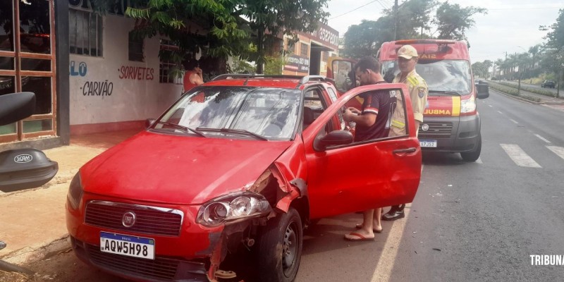 Siate socorre duas vítimas após colisão na Av. General Meira