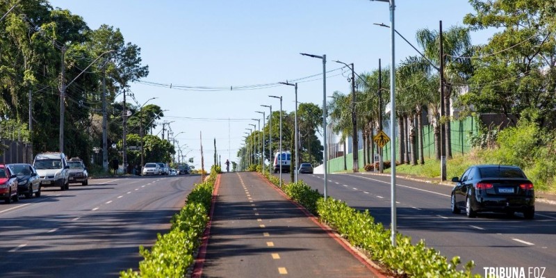 Ciclofaixa da Avenida General Meira recebe iluminação de LED