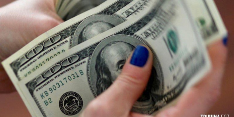 Dólar cai para R$ 5,35 após governo negar revisão de reformas