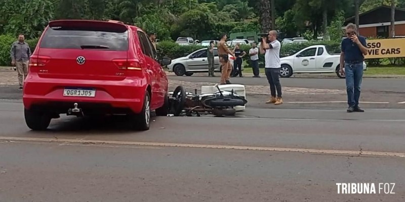 Motociclista é socorrido pelo Siate após colisão na Av. das Cataratas