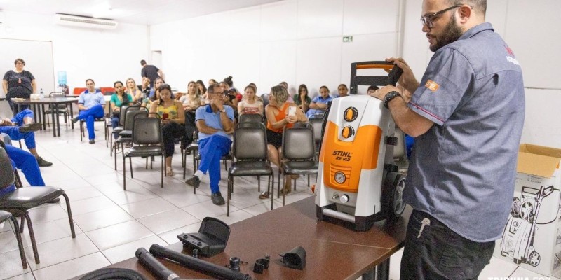 Novos equipamentos garantem maior eficácia nos serviços de limpeza nas escolas e Cmeis de Foz