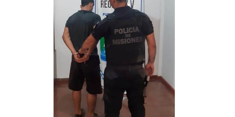 Policia cumpre mandado de prisão no centro de Puerto Iguazú