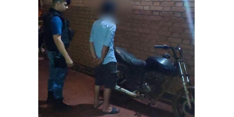 Policia prende motociclista com moto furtada em Puerto Iguazú