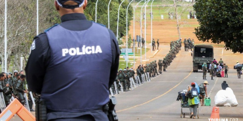 Presos no QG do Exército chegam a 1,2 mil em Brasília