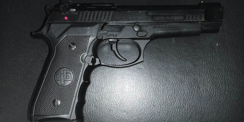 Polícia Militar prende mulher com arma de fogo na Vila Portes