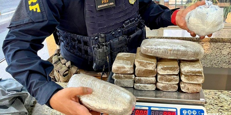 PRF apreende haxixe e cocaína com passageira de BlaBlaCar