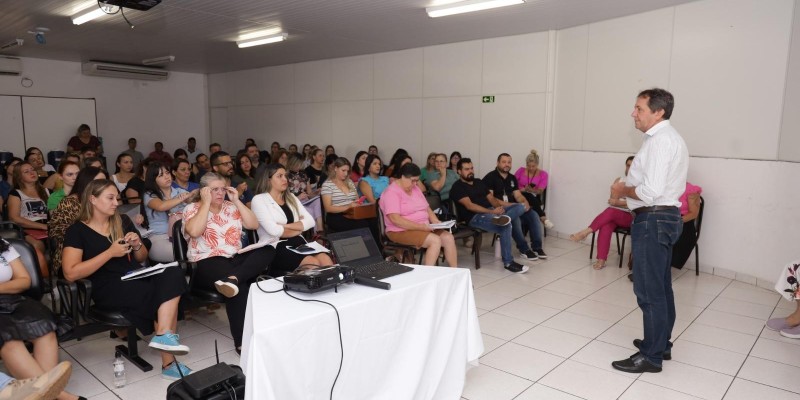 Secretaria da Educação promove reunião de planejamento com diretores de escolas e Cmeis