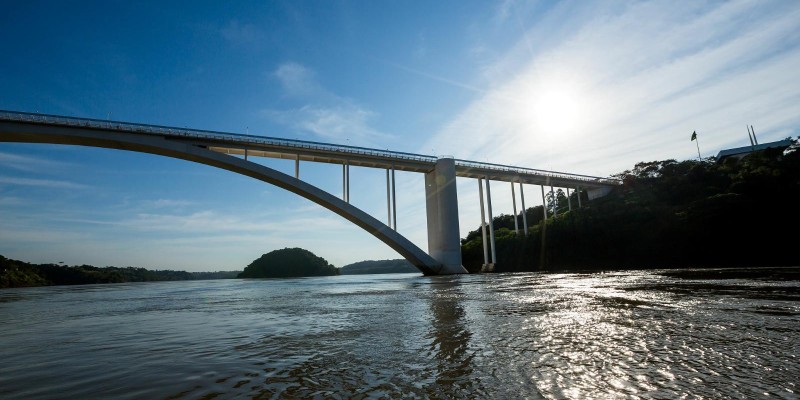 Itaipu emite alerta sobre possíveis novas enchentes em bairro de Ciudad del Este devido à enchente do Rio Paraná