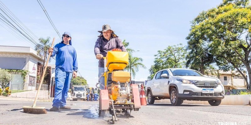 Secretaria de Obras retoma recuperação da Avenida das Cataratas