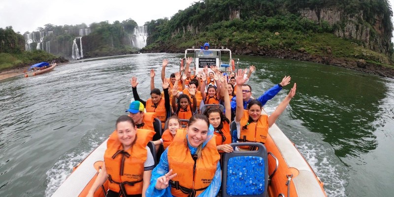 Alunos da rede municipal de Santa Terezinha de Itaipu visitam o Macuco Safari