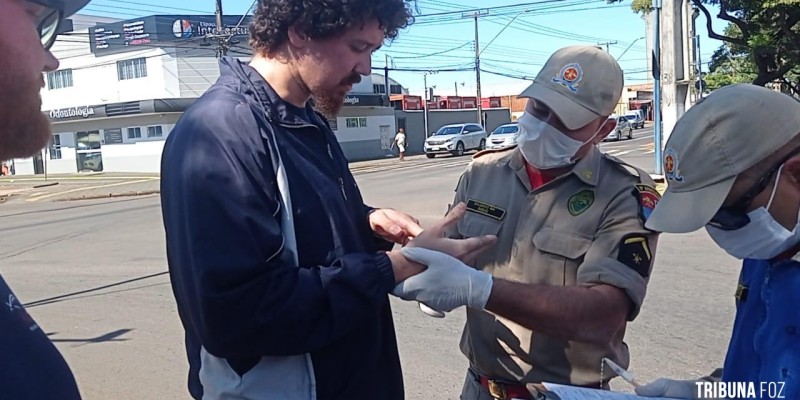 Siate socorre duas vítimas após colisão na Av. JK