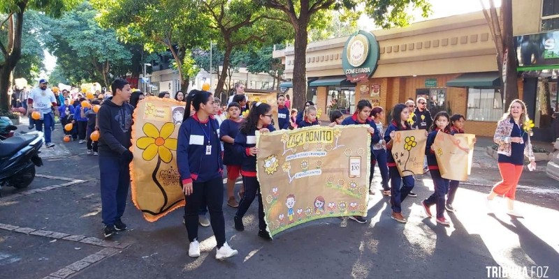 Caminhada alerta para o aumento da violência contra crianças e adolescentes em Foz do Iguaçu