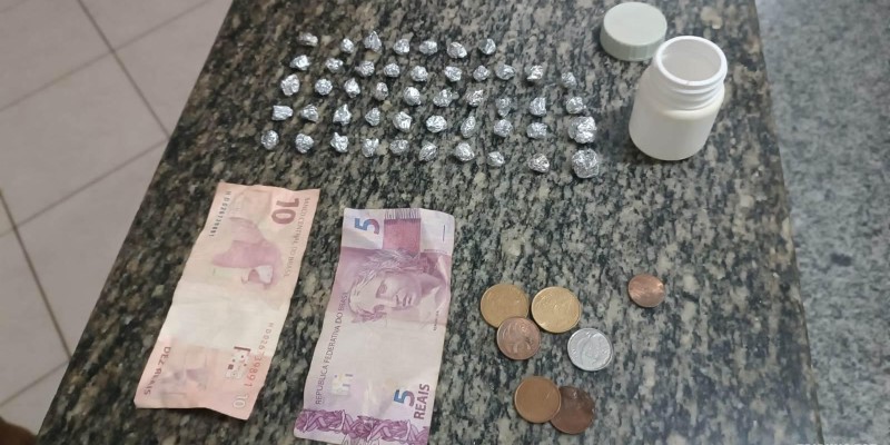 Polícia Militar prende homem por tráfico de drogas na Vila A