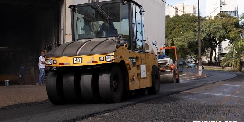 Prefeitura de Foz inicia recape em marginal da Avenida Paraná