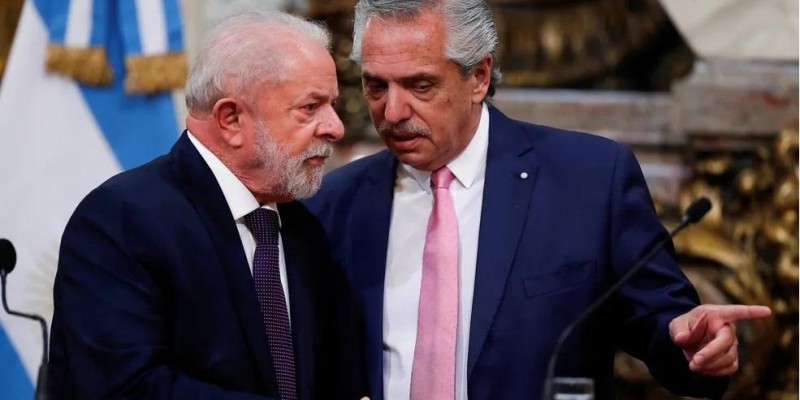 Lula recebe Alberto Fernández nesta segunda e deve discutir apoio econômico à Argentina