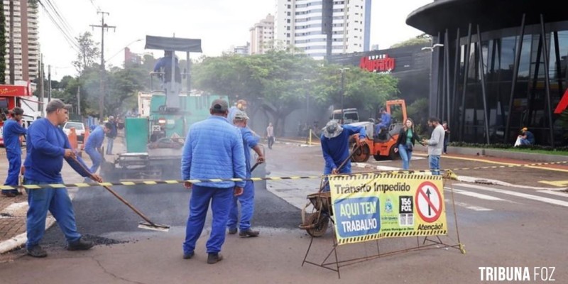 Secretaria de Obras faz recape asfáltico da Rua Estanislau Zambrzycki, na região do Boicy