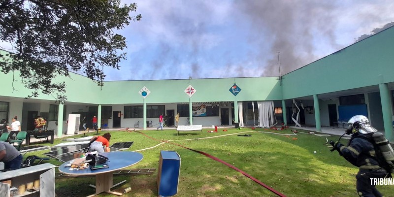 Fogo destrói parte das estruturas do CAIA no Porto Meira 