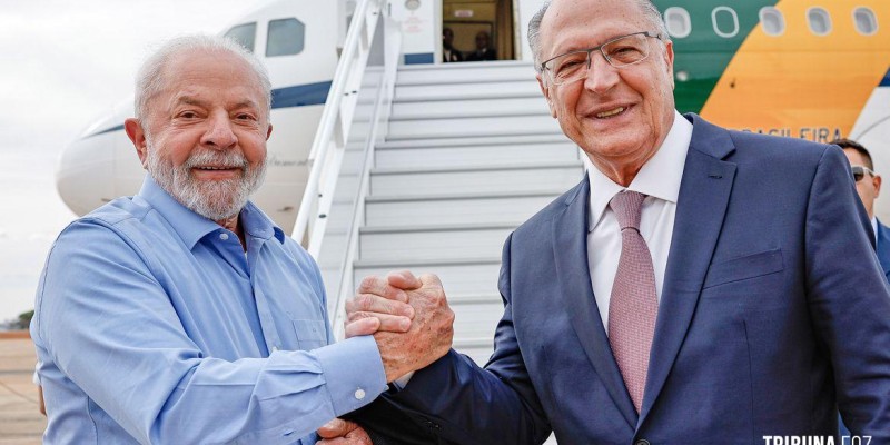 Lula participa da posse do novo presidente do Paraguai nesta terça