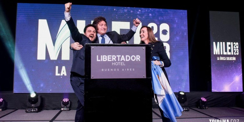 Populista de extrema-direita vence primárias na Argentina Com 92% das urnas apuradas, Javier Milei obteve 30% dos votos