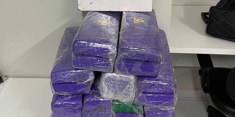 BPFRON apreende drogas em ônibus na cidade de Céu Azul