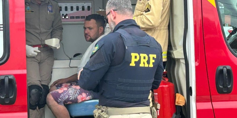 Motociclista é socorrido pelo Siate após colisão na BR-277