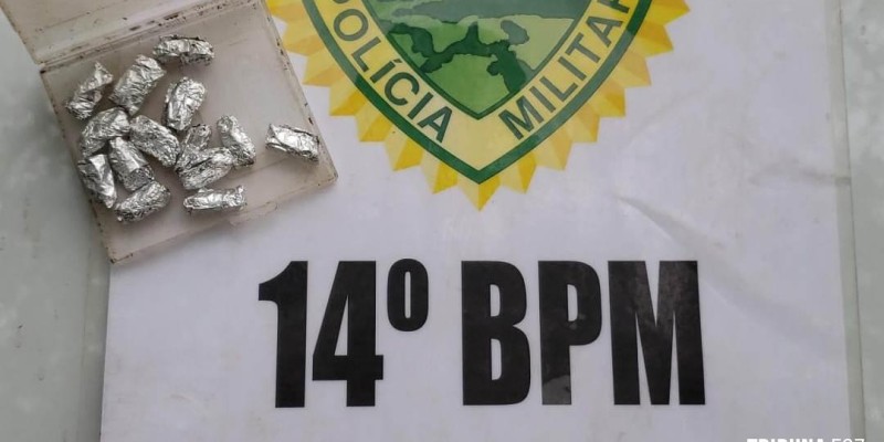 PM prende homem por tráfico de drogas na Favela do Cemitério