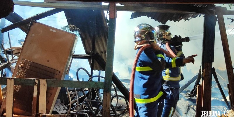 Incêndio destrói residência em São Miguel do Iguaçu