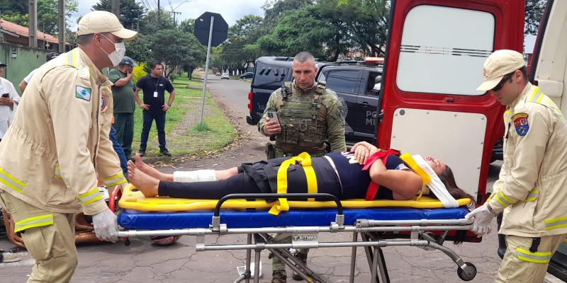 Siate socorre duas vítimas após colisão na Vila Yolanda