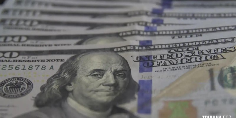 Dólar fecha a R$ 4,95, após chegar a R$ 5 no início do dia