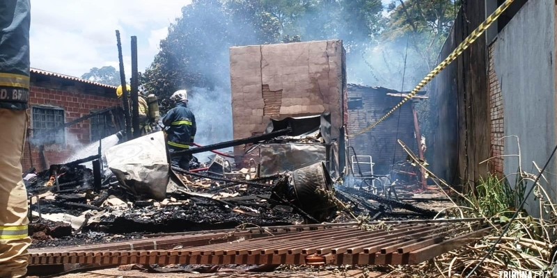 Quatro casas pegam fogo no Jardim Canadá