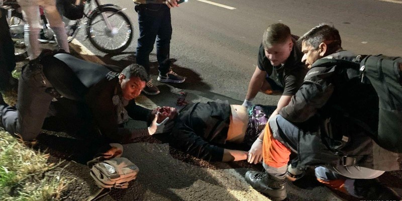 Motociclista é socorrido pelo Siate após queda na BR-277