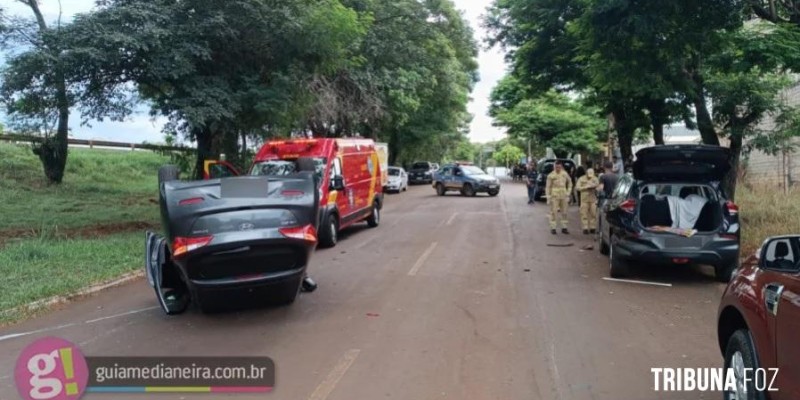 Veículo capota na Avenida Iguaçu em São Miguel do Iguaçu