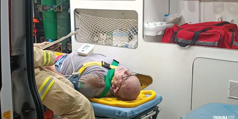 Motociclista é socorrido pelo Siate após queda na BR-277