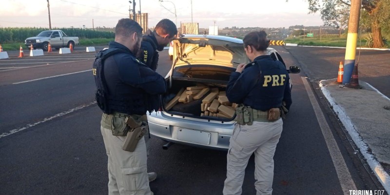 PRF apreende 179 Kg de maconha em um veículo Corsa na BR-277