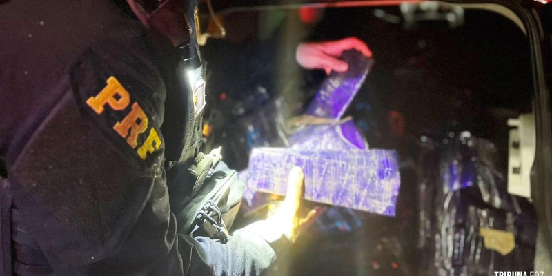PRF prende condutor sem habilitação com 143 Kg de maconha