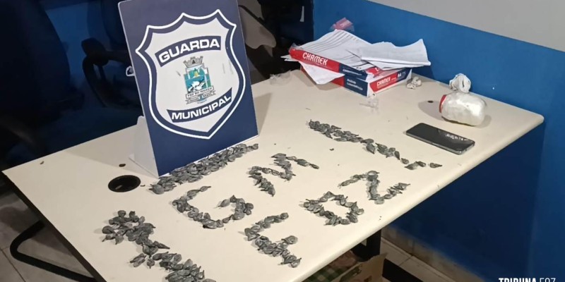 Guarda Municipal prende homem com 255 buchas de cocaína