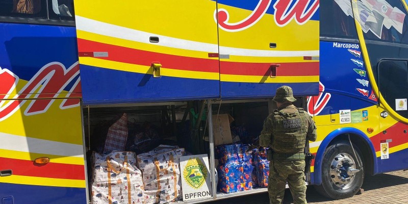 BPFRON apreende ônibus lotado de contrabando em Barracão