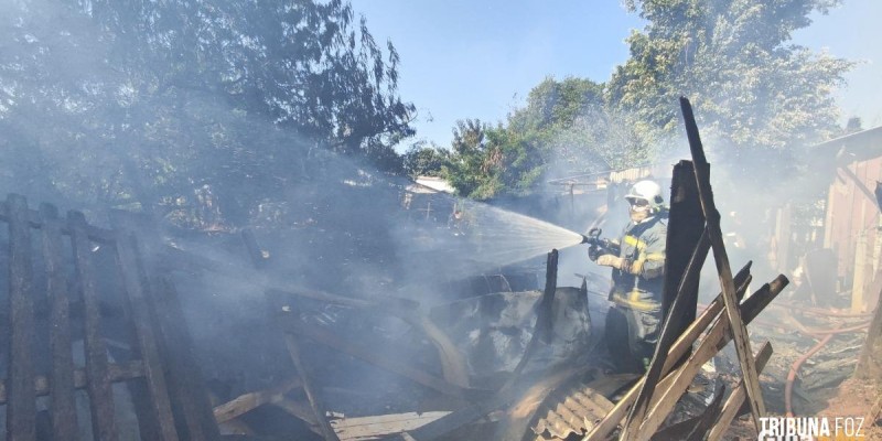 Incêndio atinge cinco residências em São Miguel do Iguaçu