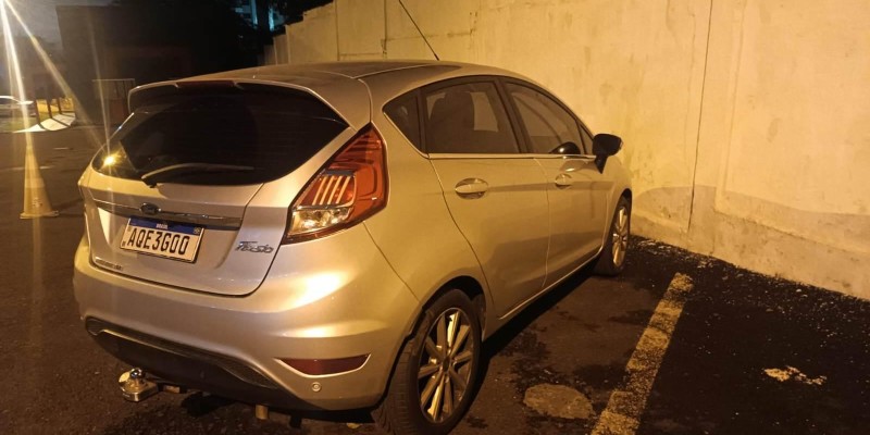 PM recupera carro roubado na Vila Brás