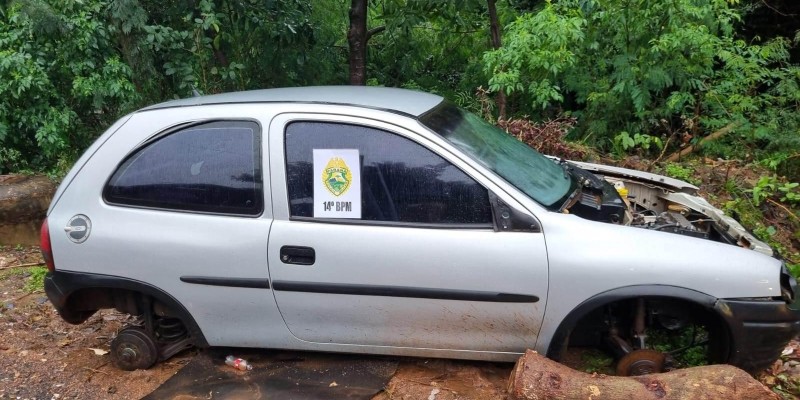 Policia Militar recupera carro furtado na Vila Miranda