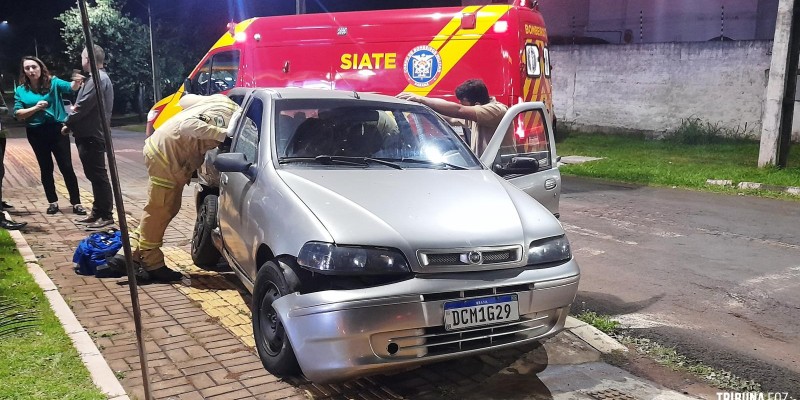 Siate socorre passageira de veículo após colisão na Vila Yolanda