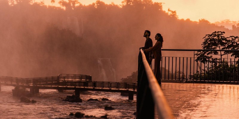 Descubra o encanto de amanhecer e assistir ao pôr do sol nas Cataratas do Iguaçu