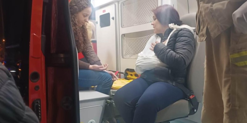 Siate socorre duas vítimas após colisão no Jardim das Flores