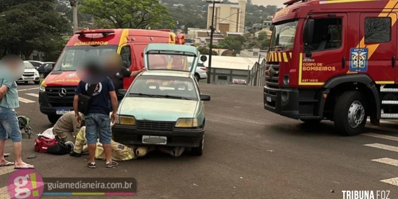 Motociclista fica presa embaixo de veículo após acidente no centro de Medianeira