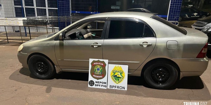 Policia Federal e PMPR apreendem fardos de mercadorias contrabandeadas em veículo próximo a Ponte da Amizade