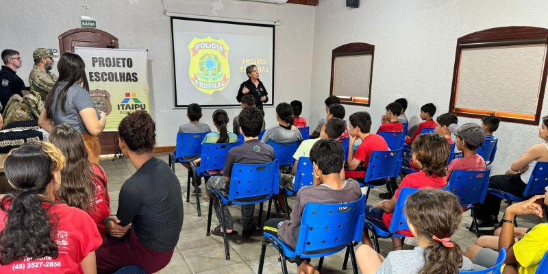 Policia Federal promove palestra para jovens da AFA (Associação Fraternidade Aliança) em Foz do Iguaçu