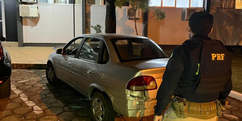 PRF prende condutor com carro roubado na Ponte da Amizade