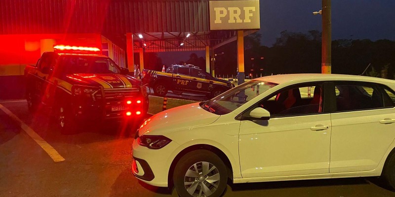 PRF recupera carro furtado na BR-277 em Céu Azul