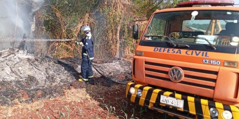 Incêndio ambiental em distrito de Santa Helena é controlado por Bombeiros e Defesa Civil